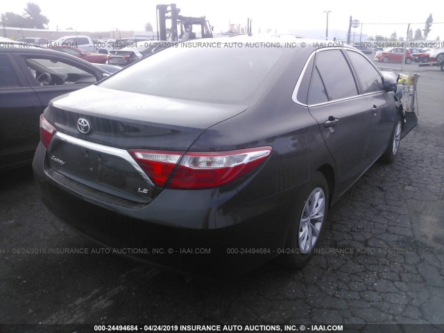 4T1BF1FK4HU797701 - 2017 TOYOTA CAMRY LE/XLE/SE/XSE BLACK photo 4