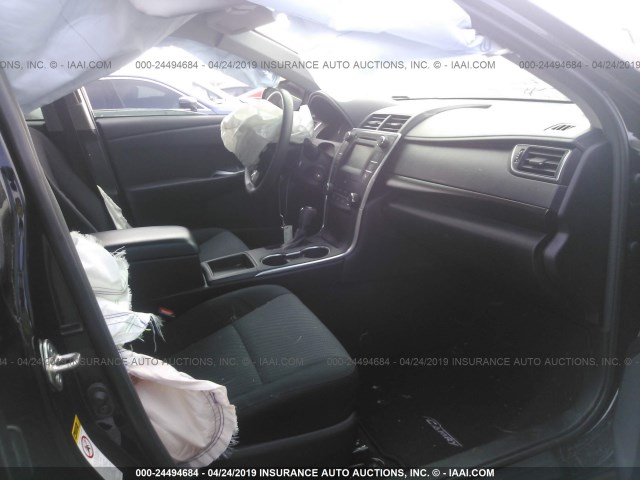 4T1BF1FK4HU797701 - 2017 TOYOTA CAMRY LE/XLE/SE/XSE BLACK photo 5