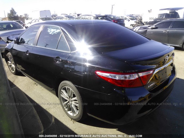 4T1BF1FK3GU147045 - 2016 TOYOTA CAMRY LE/XLE/SE/XSE ლურჯი ფოტო 3