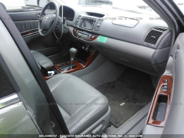 4T1BF30K35U592791 - 2005 TOYOTA CAMRY LE/XLE/SE GRAY photo 5