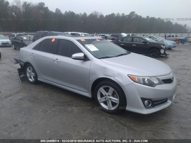 4T1BF1FK2EU821201 - 2014 TOYOTA CAMRY L/SE/LE/XLE ვერცხლისფერი ფოტო 1