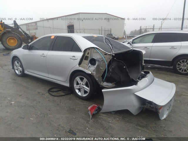 4T1BF1FK2EU821201 - 2014 TOYOTA CAMRY L/SE/LE/XLE ვერცხლისფერი ფოტო 3