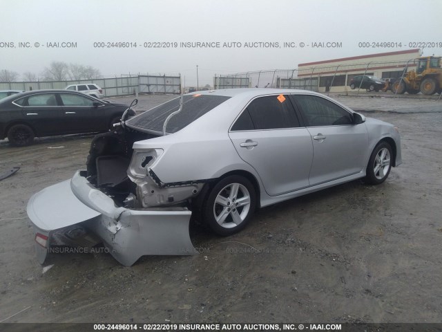 4T1BF1FK2EU821201 - 2014 TOYOTA CAMRY L/SE/LE/XLE ვერცხლისფერი ფოტო 4