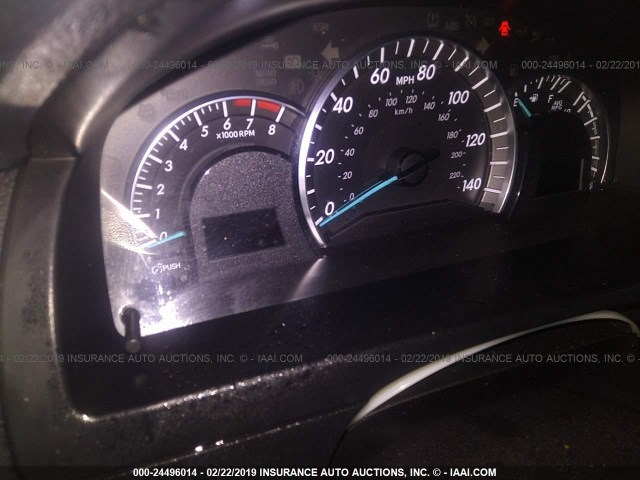 4T1BF1FK2EU821201 - 2014 TOYOTA CAMRY L/SE/LE/XLE ვერცხლისფერი ფოტო 7