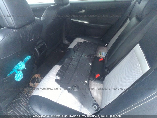 4T1BF1FK2EU821201 - 2014 TOYOTA CAMRY L/SE/LE/XLE ვერცხლისფერი ფოტო 8