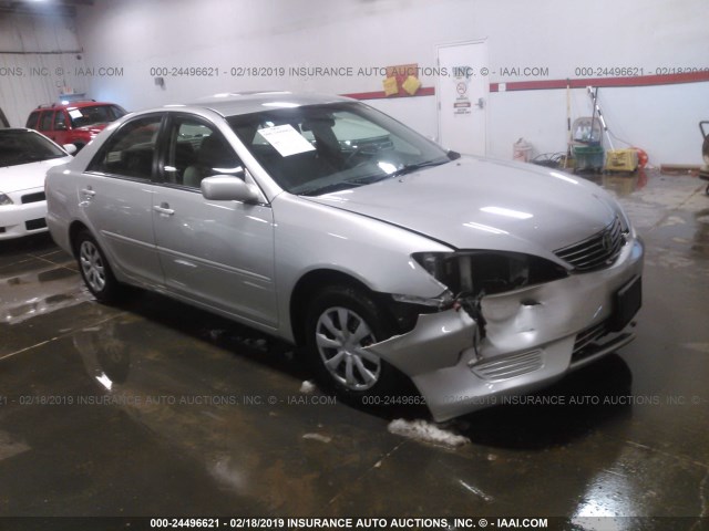 4T1BE32K05U044036 - 2005 TOYOTA CAMRY LE/XLE/SE SILVER photo 1