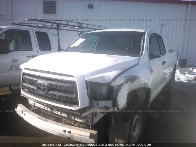 5TFUY5F16BX178531 - 2011 TOYOTA TUNDRA DOUBLE CAB SR5 WHITE photo 2