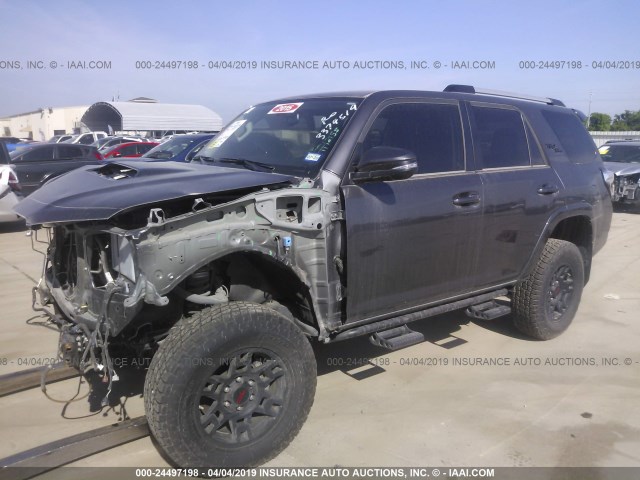 JTEBU5JR9J5596880 - 2018 TOYOTA 4RUNNER SR5 PREM/LTDL/TRAIL/TRD GRAY photo 2