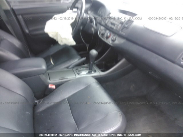 4T1BE32K54U821213 - 2004 TOYOTA CAMRY LE/XLE/SE SILVER photo 5