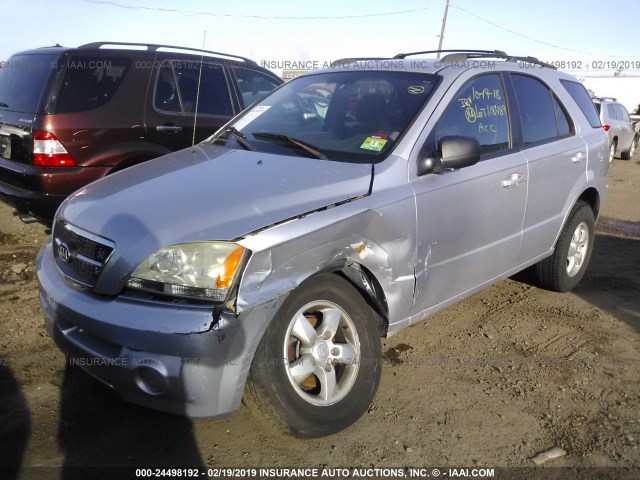 KNDJC733765633813 - 2006 KIA SORENTO EX/LX SILVER photo 2