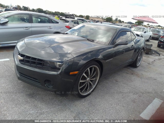 2G1FA1E35D9182993 - 2013 CHEVROLET CAMARO LS GRAY photo 2