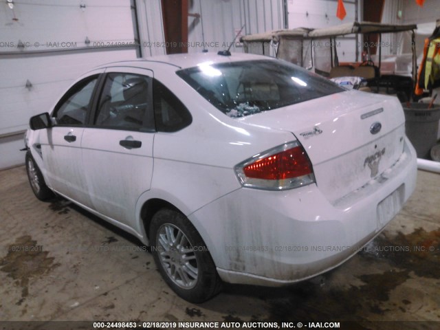 1FAHP35N58W239871 - 2008 FORD FOCUS SE/SEL/SES WHITE photo 3