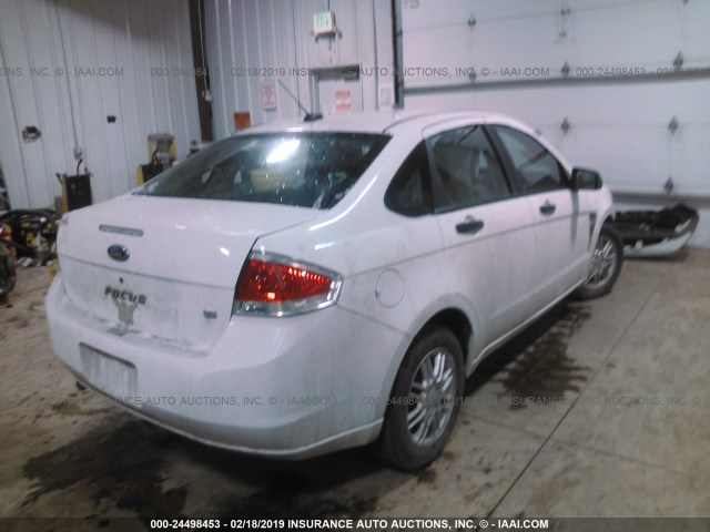 1FAHP35N58W239871 - 2008 FORD FOCUS SE/SEL/SES WHITE photo 4