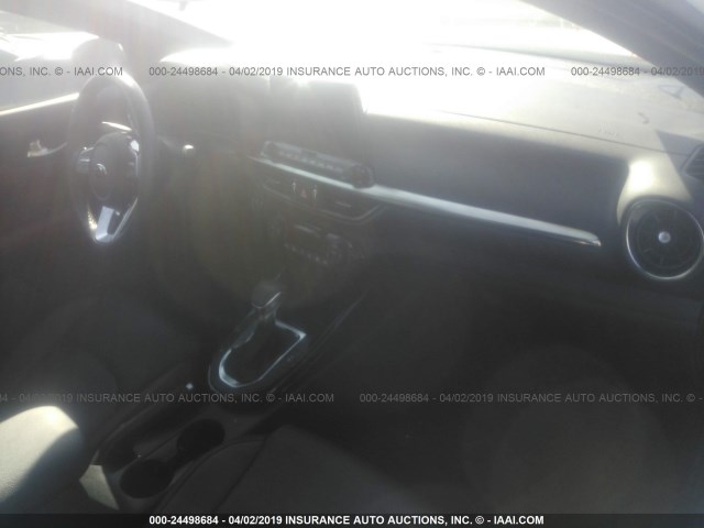 3KPF54AD4KE033324 - 2019 KIA FORTE EX WHITE photo 5