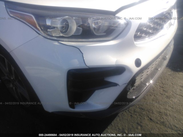 3KPF54AD4KE033324 - 2019 KIA FORTE EX WHITE photo 6