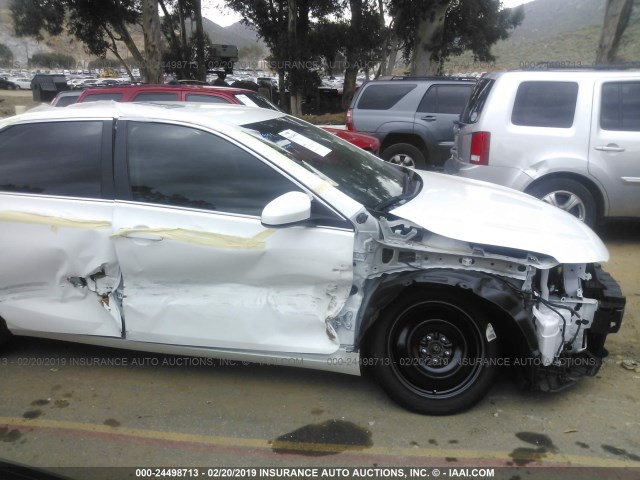 4T1BF1FK7HU450377 - 2017 TOYOTA CAMRY LE/XLE/SE/XSE 白色 照片 6