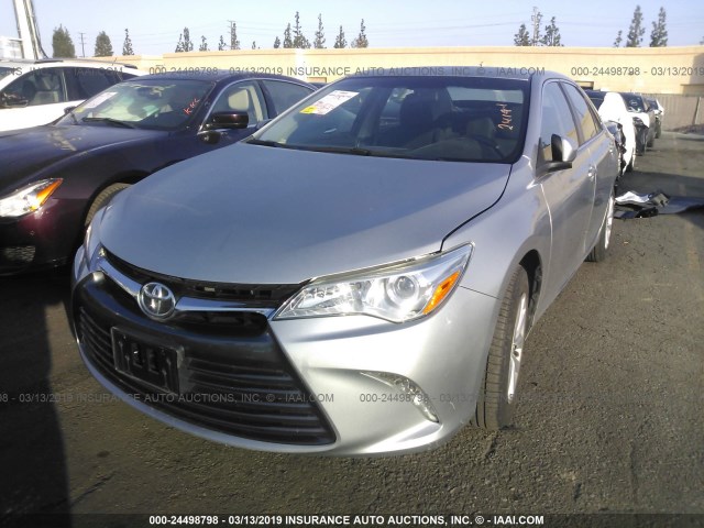 4T4BF1FK0GR517356 - 2016 TOYOTA CAMRY LE/XLE/SE/XSE SILVER photo 2