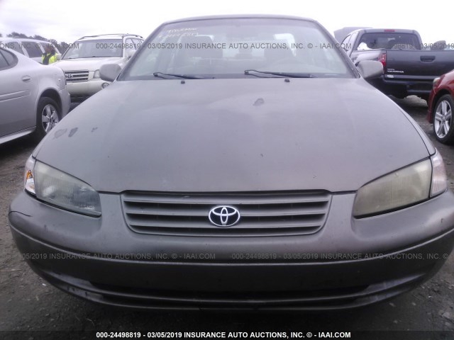 4T1BG22K5XU510695 - 1999 TOYOTA CAMRY CE/LE/XLE 灰色 照片 6