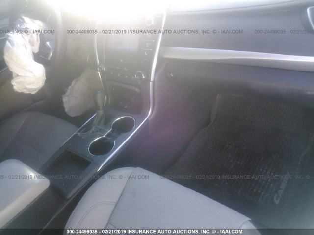 4T1BF1FKXGU530044 - 2016 TOYOTA CAMRY LE/XLE/SE/XSE ლურჯი ფოტო 5