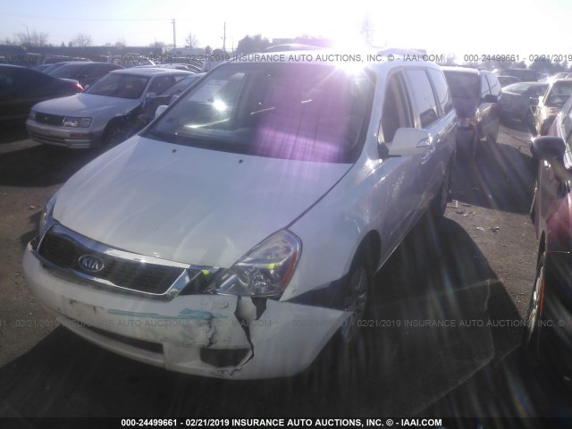 KNDMG4C77C6443910 - 2012 KIA SEDONA LX WHITE photo 2