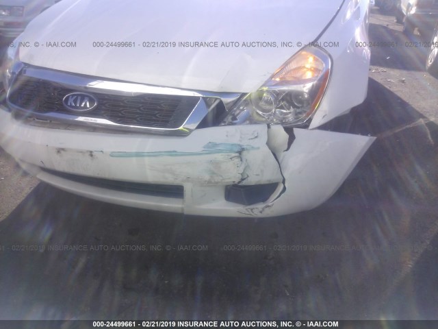 KNDMG4C77C6443910 - 2012 KIA SEDONA LX WHITE photo 6