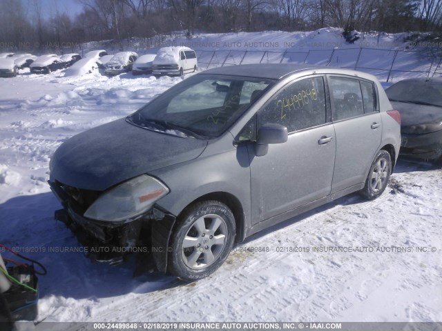 3N1BC13E57L455617 - 2007 NISSAN VERSA S/SL GRAY photo 2