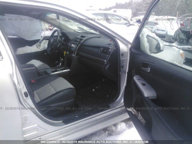 4T1BF1FK0CU144324 - 2012 TOYOTA CAMRY SE/LE/XLE 银色 照片 5