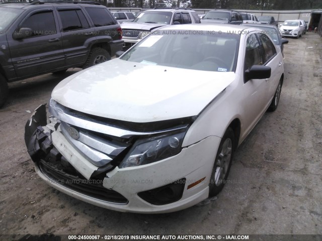 3FAHP0GA1CR380439 - 2012 FORD FUSION S WHITE photo 2