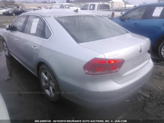 1VWBP7A30DC062621 - 2013 VOLKSWAGEN PASSAT SE GRAY photo 3