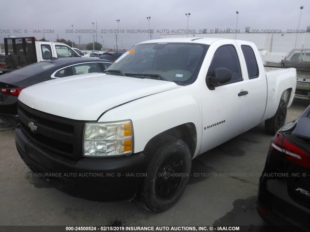 1GCEC19C27Z577652 - 2007 CHEVROLET SILVERADO C1500 WHITE photo 2