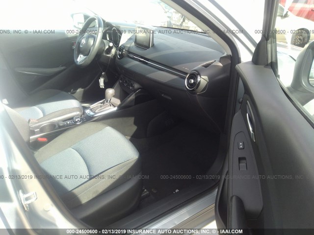 3MYDLBYV5JY317933 - 2018 TOYOTA YARIS IA SILVER photo 5