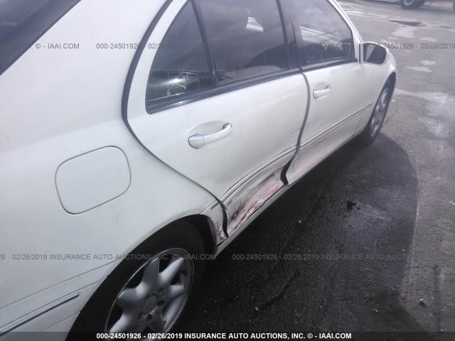 WDBRF61J54A631423 - 2004 MERCEDES-BENZ C 240 WHITE photo 6