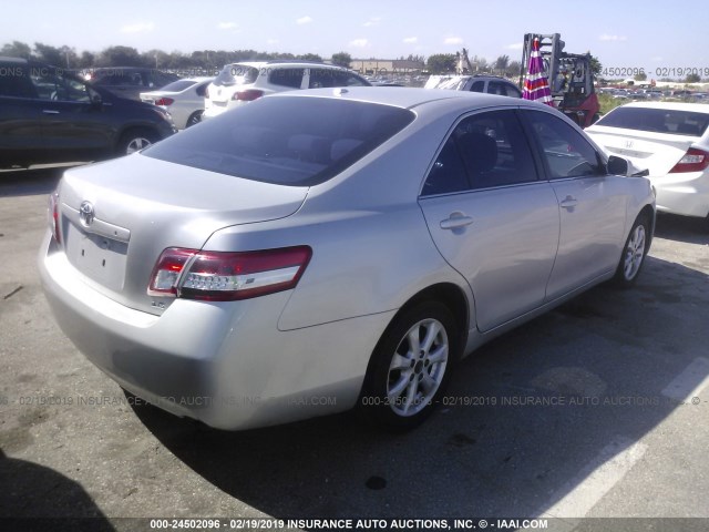 4T1BF3EK8BU677629 - 2011 TOYOTA CAMRY SE/LE/XLE 银色 照片 4