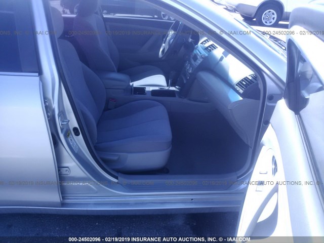 4T1BF3EK8BU677629 - 2011 TOYOTA CAMRY SE/LE/XLE 银色 照片 5