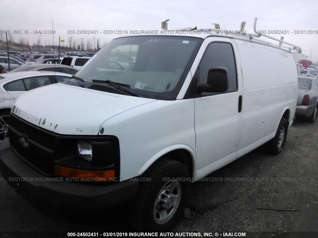 1GCHG35K991143319 - 2009 CHEVROLET EXPRESS G3500  WHITE photo 2