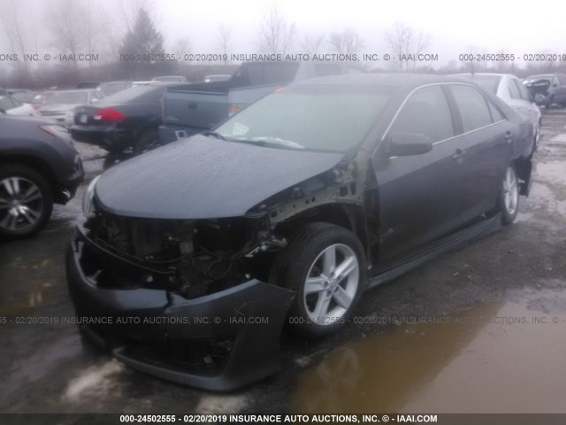 4T1BF1FK2DU665997 - 2013 TOYOTA CAMRY L/SE/LE/XLE Boz foto 2