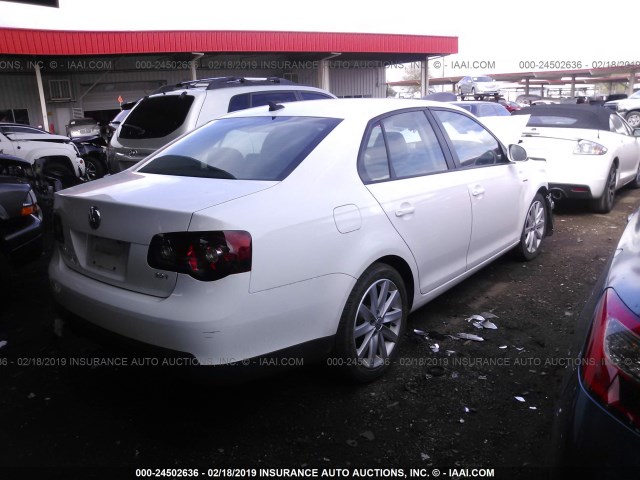 3VWRA7AJ1AM102830 - 2010 VOLKSWAGEN JETTA WOLFSBURG 白色 照片 4