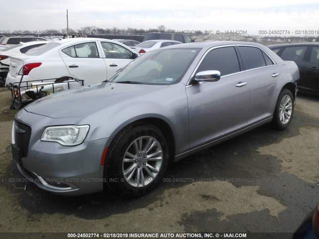 2C3CCAEG9HH566492 - 2017 CHRYSLER 300C SILVER photo 2