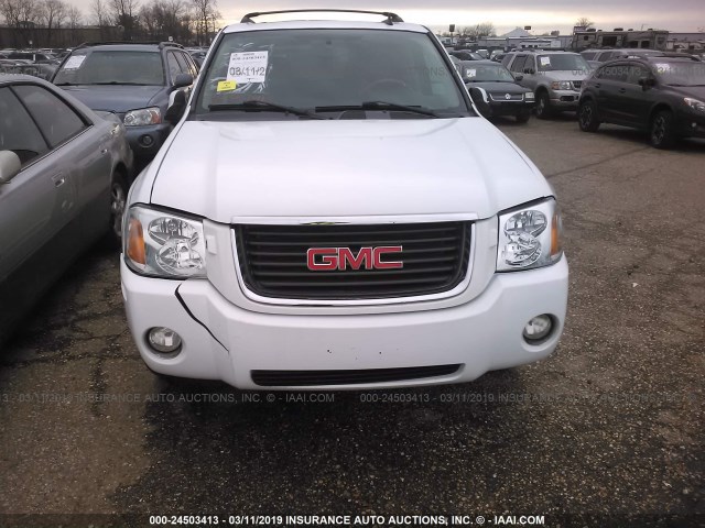 1GKES63M682225240 - 2008 GMC ENVOY DENALI WHITE photo 6