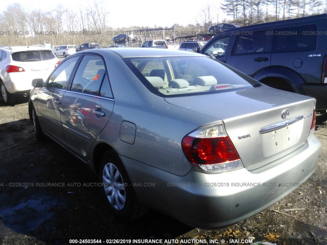 4T1BE32K25U555294 - 2005 TOYOTA CAMRY LE/XLE/SE SILVER photo 3