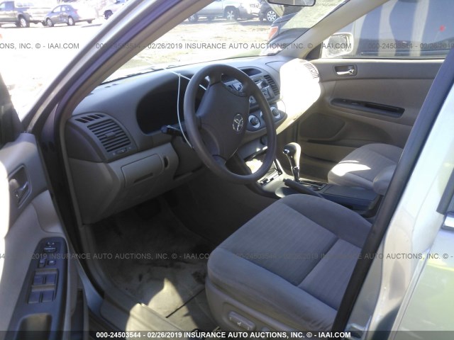 4T1BE32K25U555294 - 2005 TOYOTA CAMRY LE/XLE/SE SILVER photo 5