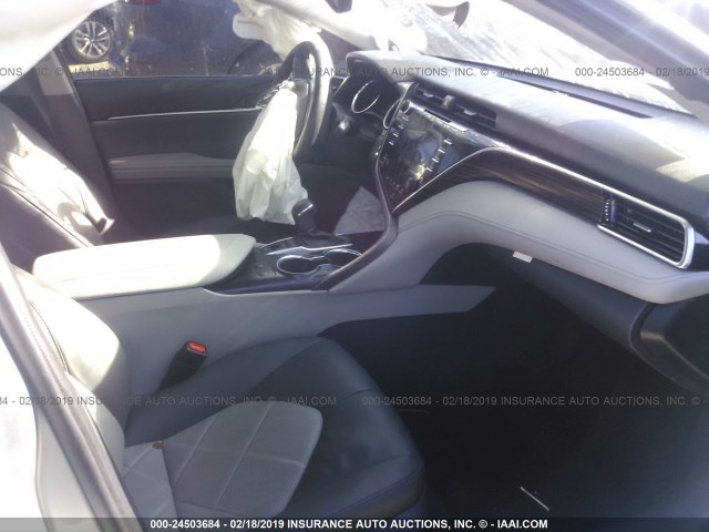 4T1BZ1HK5JU021314 - 2018 TOYOTA CAMRY XSE/XLE 银色 照片 5