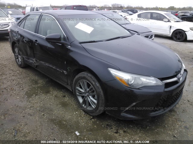 4T1BF1FK6HU676720 - 2017 TOYOTA CAMRY LE/XLE/SE/XSE შავი ფოტო 1