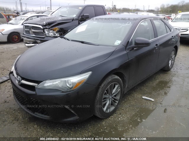4T1BF1FK6HU676720 - 2017 TOYOTA CAMRY LE/XLE/SE/XSE შავი ფოტო 2