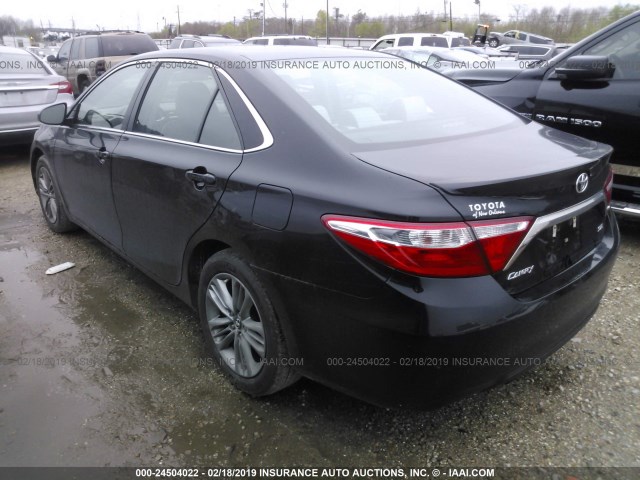 4T1BF1FK6HU676720 - 2017 TOYOTA CAMRY LE/XLE/SE/XSE შავი ფოტო 3