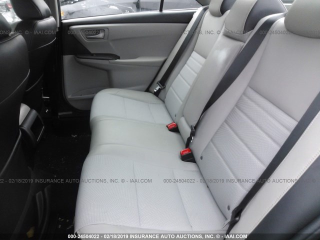 4T1BF1FK6HU676720 - 2017 TOYOTA CAMRY LE/XLE/SE/XSE შავი ფოტო 8