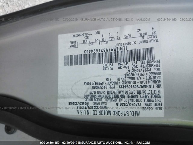 1LNHM97V62Y694433 - 2002 LINCOLN CONTINENTAL  SILVER photo 9