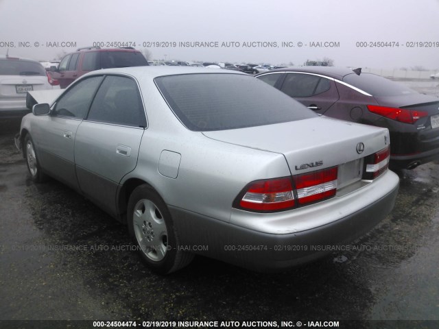 JT8BF28G2Y5098885 - 2000 LEXUS ES 300 SILVER photo 3