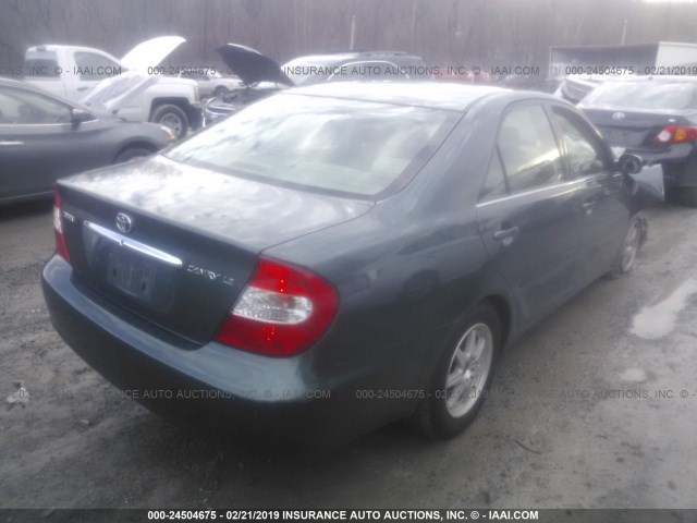 JTDBE32K820008411 - 2002 TOYOTA CAMRY LE/XLE/SE GREEN photo 4