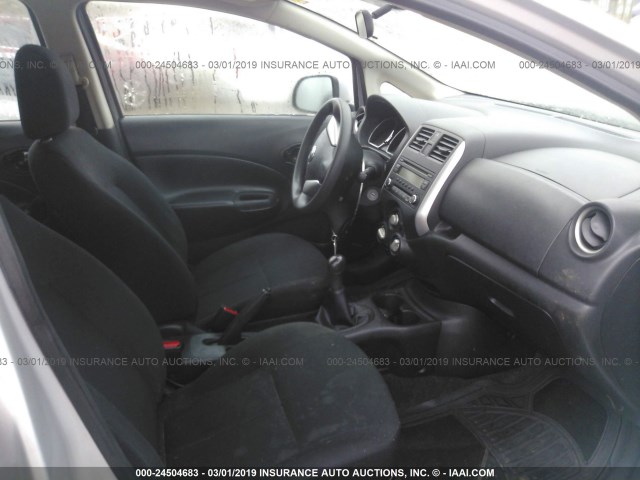 3N1CE2CP8EL409279 - 2014 NISSAN VERSA NOTE S/S PLUS/SV/SL SILVER photo 5